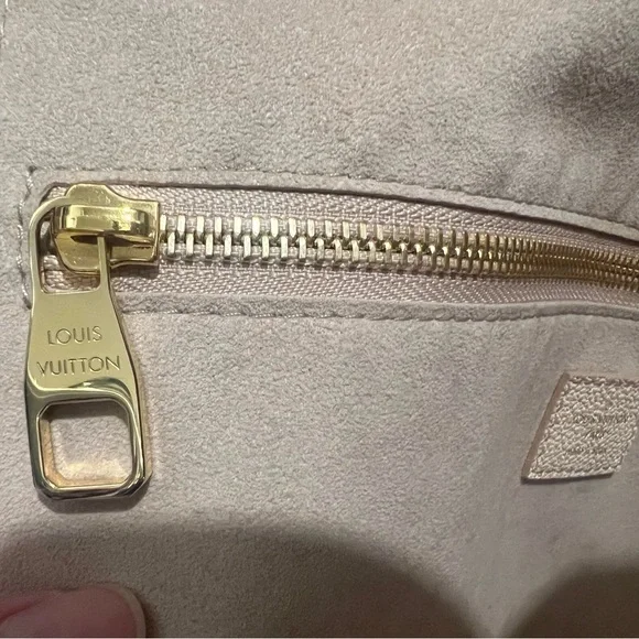 Louis Vuitton Neverfull Summer Stardust collection in beige clair - Picture 8 of 16